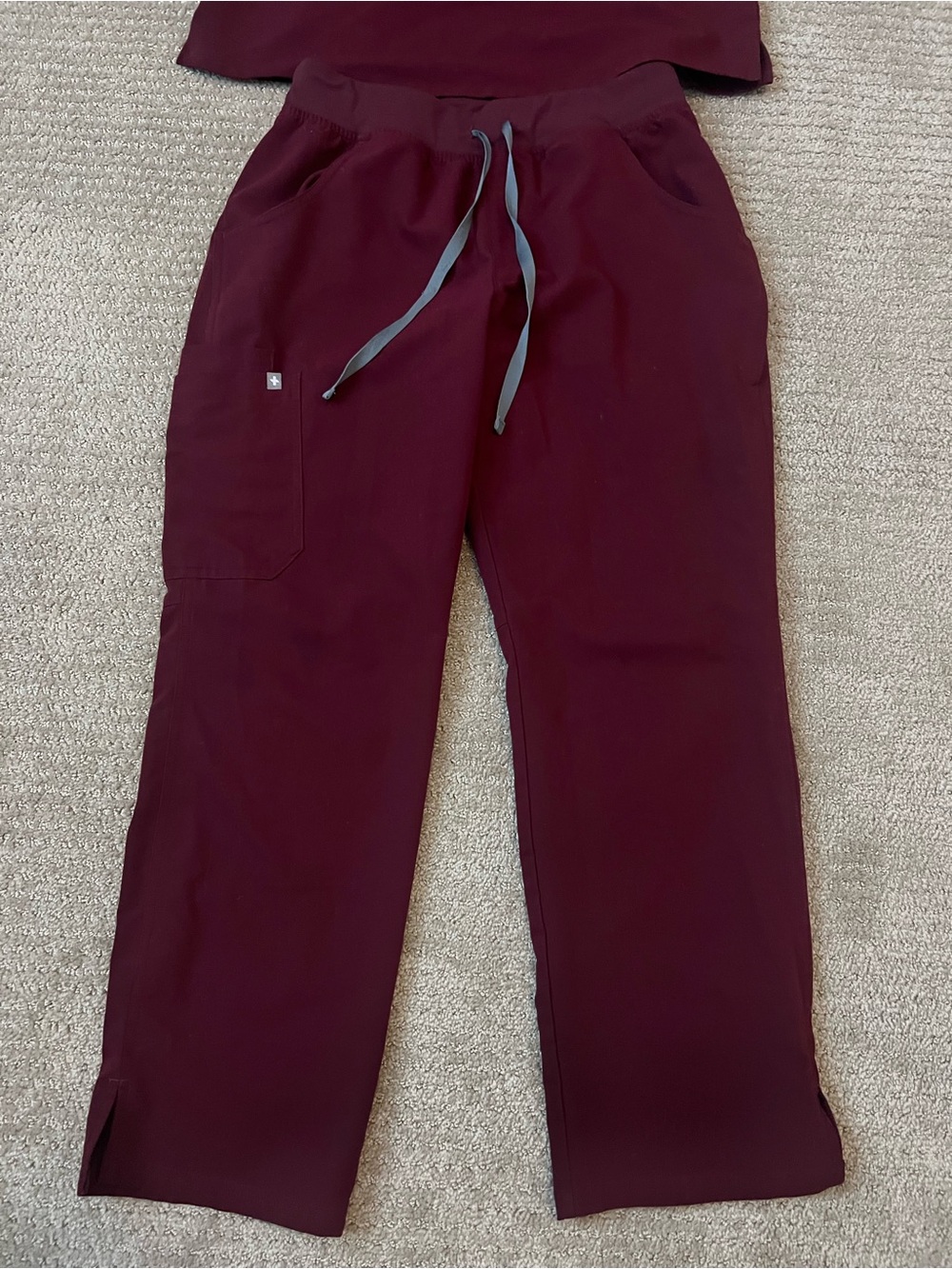 Figs Women’s Burgundy Scrub Set Large Petite - Picture 2 of 7